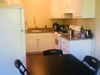Stanford Villa Apartment 1 room + independent bathroom. Starting 2/1 3