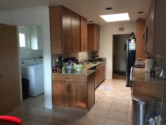 Room available in 3 bedroom/2 bath house in Menlo Park. 3