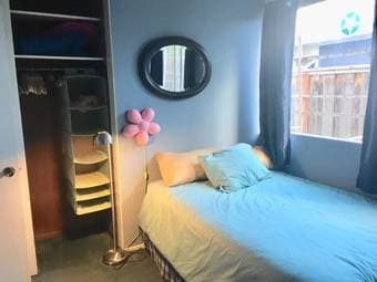 Available 3/1 Furnished room w/private bath in large house (palo al 3