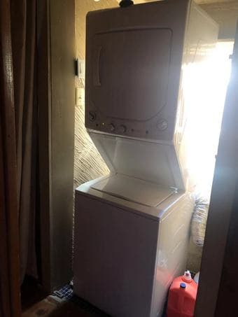 Menlo Park House内单独一室一厅出租，有独立出口，3月底入住 3