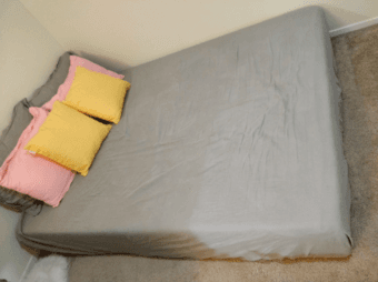 Move out sale (TV, mattress, chair, desk, folding bed, bedside table) 2