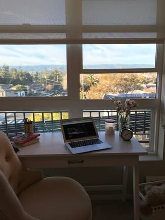 Beautiful sunny room in luxury apartment with walking closet!+Parking 1
