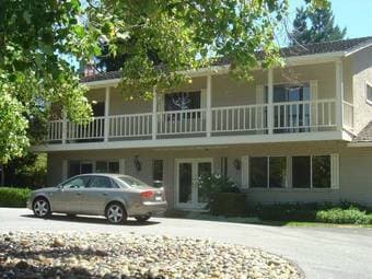 Available from March 25 : Lease Free & Fully Furnished Room 1