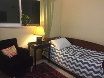 2 Rooms w a bathroom available for rent in a house in West Menlo Park 3
