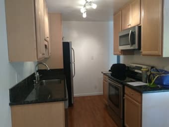 Room available close to MV Caltrain station April-Dec. 2