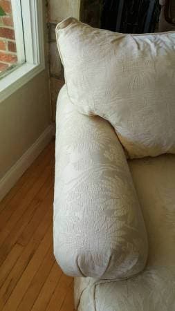 Comfy couch/sofa (Mountain View) 2