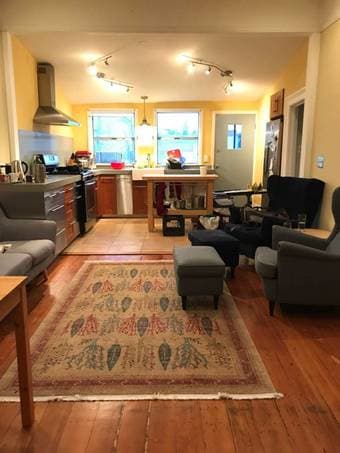 Sunny room in spacious Dogpatch apartment, steps to Caltrain! 3