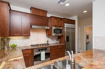 Female housemate wanted in a sunny 4bd/3.5ba house close to downtown 2