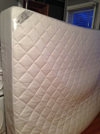 Queen Mattress (Pocket Spring + Foam Cushion) 1