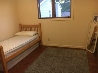 Fully Furnished 2 Bedroom Apartment: 1 Bedroom Available now 1