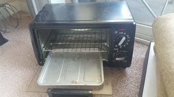 Toaster Oven - Black and Decker 1