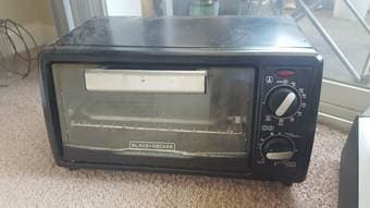 Toaster Oven - Black and Decker 2
