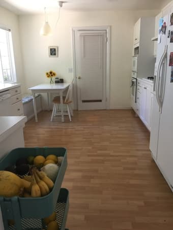 Sublet sunny room in Palo Alto mid April - end of May 2