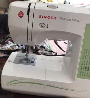 Singer 7256 Fashion Mate 70-Stitch Sewing Machine 1
