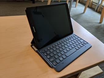 Samsung Galaxy tablet + s pen/keyboard case 1