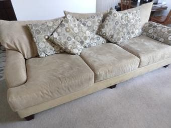 Comfortable couch in great condition 1