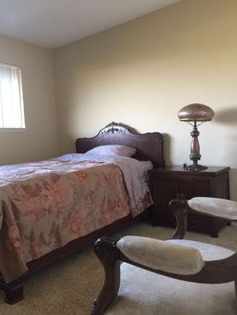 Moving! vintage furniture, queen/ full size bed, table,chair, mattress 2