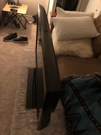 Samsung 32 inch TV -- $120 (excellent condition, remote included) 3