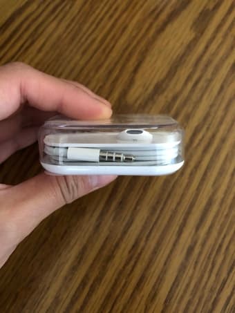 Brand new Apple Official EarPods with 3.5mm Headphone Plug 2