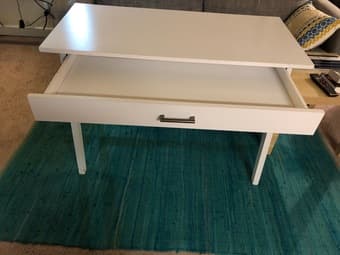 White desk in great condition 2