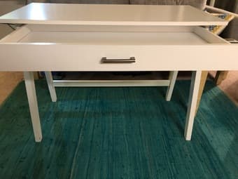 White desk in great condition 3