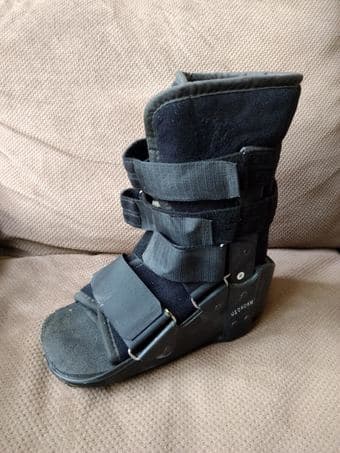 walking boot / orthopedic boot 1