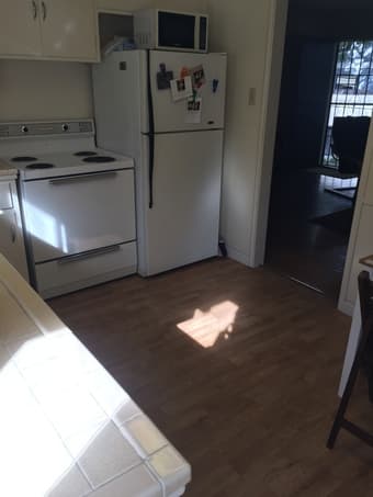 Room in downtown Menlo Park apt, available June 1st 3
