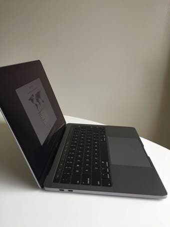 13-inch Macbook Pro 2018 with Touch Bar 1