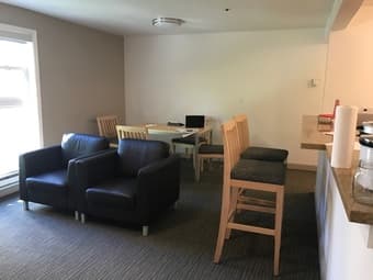 Room for rent - spacious single room available on Stanford's campus 1