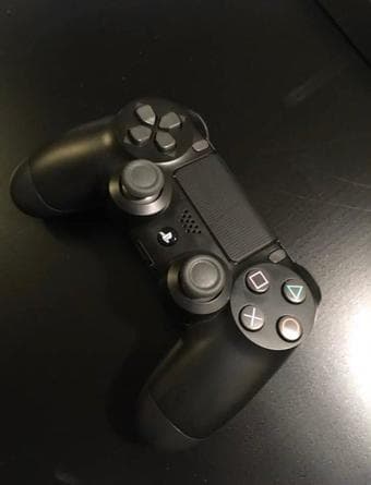 PS 4 almost new 3