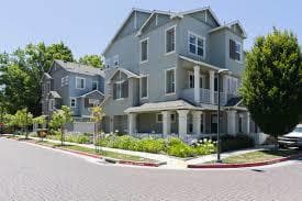 Large Room w/Private Bath in Awesome 3BR Townhouse 1