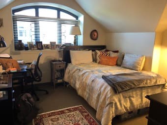 Air-Conditioned Bedroom/Private Bath in Munger Graduate Two-Bedroom 3