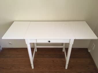 Moving out sale: beautiful white desk, as new!! 2