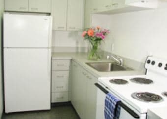 Room available very close to the hospitals starting June 24th and on! 2