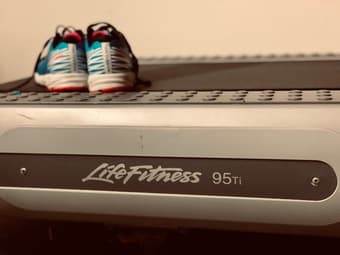 Life Fitness Club Treadmill (top of the line) 95ti - retail $6k+! 1