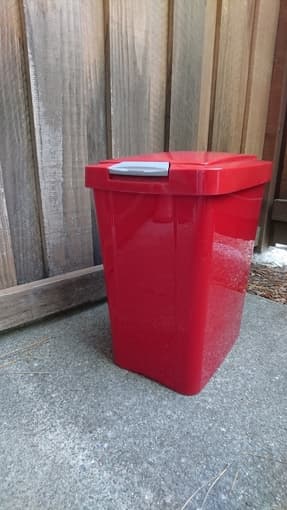 Trash bin 1