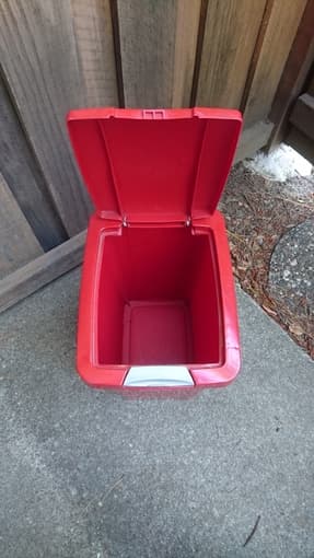 Trash bin 2