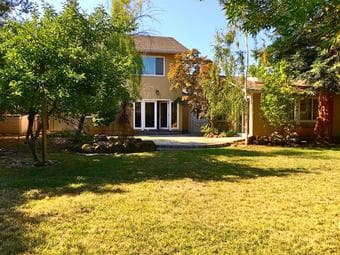 Large bedroom with private bathroom, beautiful backyard garden 3