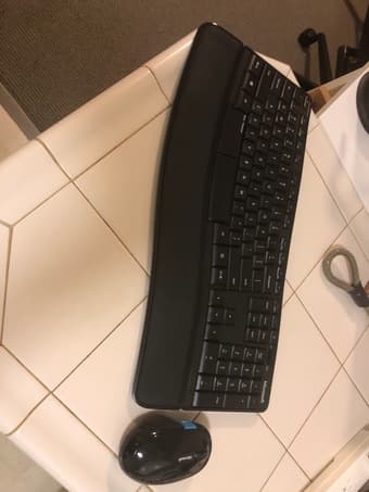 Microsoft ergonomic wireless keyboard + mouse 1