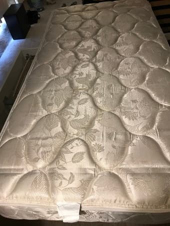 Twin mattress with box for Sale ($30) 1