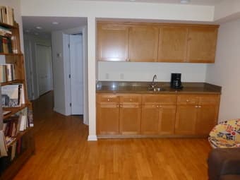 Private room/bathroom walking distance to Stanford - Female only 1