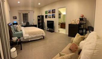Large furn. room (430ft2) private bathroom & balcony, Redwood City 1