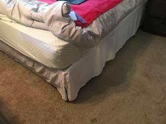 White bed skirt for queen bed, like new 1