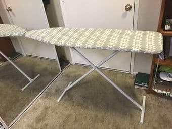 Ironing board with cover, barely used, like new 1
