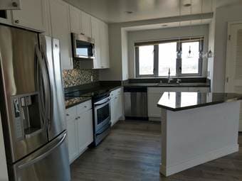 Master Bedroom in 2 BR/2 BA Highrise Apt in Downtown SJ - Avail 9/1 2