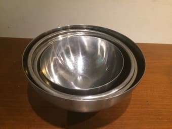 Stainless steel mixing bowls (4) 1