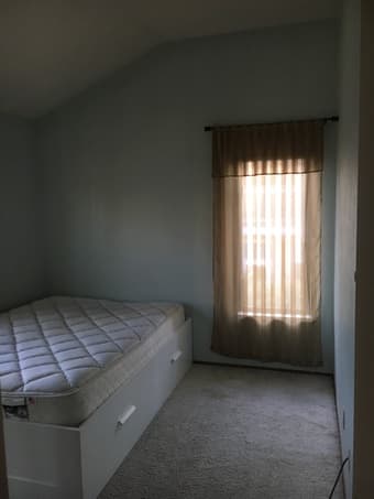 $964 Room Available in 3 BR/2.5 BA, 4 blocks from CalTrain 1