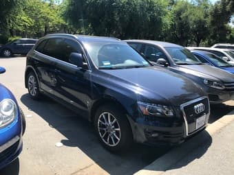 2011 Audi Q5 2.0T Premium, Quarro, Navy, new Tires 3