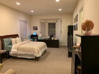 Large furn. room (430ft2) private bathroom & balcony, Redwood City 1
