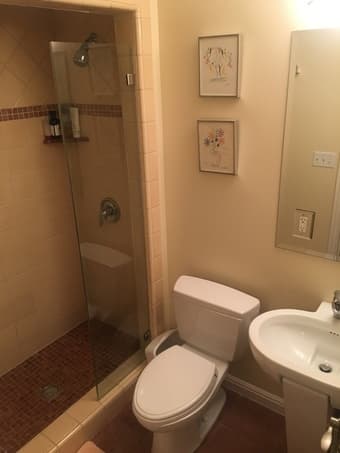 Private room/bathroom walking distance to Stanford - Female only 2